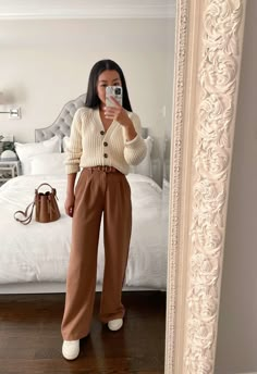 Petite Hack for wearing long pants with sneakers Dress Pants Fall Outfit, Dress Down Dress Pants, Trouser Pants Outfits Winter, Wide Leg Trousers Outfit Sneakers, Casual Outfit With Dress Pants, Flat Pants Outfit, Office Clothes With Sneakers, Trousers And Tennis Shoes, Professional Outfit Sneakers