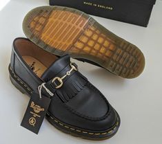 Swag Shoes, Tassel Loafers, Sneakers Men Fashion, Pretty Shoes, Formal Shoes, Lookbook Outfits, Work Shoes, Shoe Game, Dr. Martens