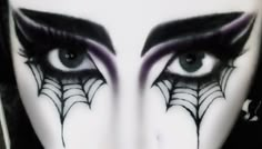 Gothic Makeup For Hooded Eyes, Crazy Goth Makeup, Trad Goth Makeup Looks, Trad Goth Makeup Template, Trad Goth Eye Makeup, Colorful Goth Makeup, Goth Halloween Makeup, Purple Goth Makeup, Spider Web Eyeliner