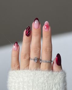 Red Nails Christmas Holidays, Silver Holiday Nails, Simple Xmas Nails, Red Silver Nails, Xmas Nails Christmas, Red And Silver Nails, Ruby Nails, Kylie Nails, Nails Xmas