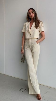 Aesthetic Lawyer, Elegantes Outfit Damen, Rok Outfit, Lawyer Fashion, Chique Outfits, Professional Outfits Women, Stylish Work Attire, Chic Aesthetic, Business Casual Outfits For Work