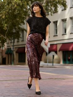 Lena Sequin Column Maxi Skirt - Brands We Love | New York & Company Outfit Maroon, Sequin Skirt Outfit, Figure Dress, Midi Skirt Outfit, Column Skirt, Wear To Work Dress, Fashion Bottoms, Fashion To Figure, Rock On