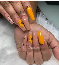 27 Most Beautiful Sunflower Nails For Summer - The Glossychic Simple Sunflower, Sunflower Nail, Sunflower Nail Art, Sunflower Nails, Pretty Nail Art Designs, Nail Swag, Summer Acrylic Nails, Butterfly Nail, Uñas Acrilicas