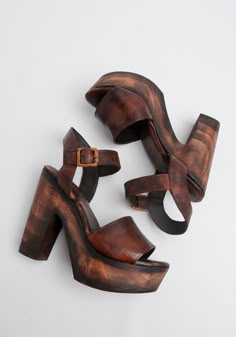 These must-have heels are perfect for nights on the town to outdoor get-togethers. Wood Platform Heels, Freebird By Steven, Wooden Shoes, Shoe Closet, Mode Inspo, Mode Vintage, 70s Fashion