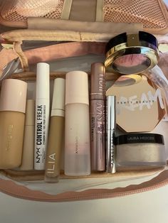 Every Day Makeup Products, Clean Makeup Look Products, Everyday Makeup Products Aesthetic, Clean Girl Skincare Products, That Girl Makeup Products, It Girl Makeup Products, Makeup Asthetic Products, That Girl Wishlist, What’s In My Makeup Bag