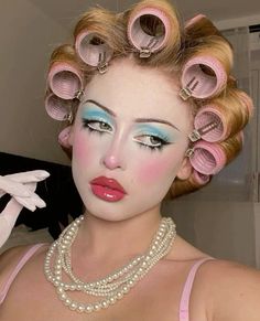 full face make up Circus Makeup Pretty, Doll Like Makeup, Marionette Makeup, Makeup For Almond Eyes, Weird Makeup Looks, Eye Makeup For Small Eyes, Makeup For Deep Set Eyes, Puppet Makeup, Eye Makeup Hacks