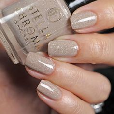 Tan Nail Polish, Ongles Beiges, Chunky Knit Sweaters, Taupe Nails, Tan Nails, Mushroom Color, Nagellack Trends, Love Soft, Makijaż Smokey Eye