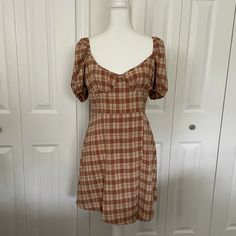 Pretty Little Thing Brown Check Print Bust Detail Cut Out Shift Dress Us Size 8 Brand New With Tags! In Perfect Condition! Out Of Stock On Website. Cute Brown Spring Dress, Cute Beige Square Neck Dresses, Vintage Mini Dress For Picnic, Vintage Mini Dress For Day Out, Brown Mini Dress For Summer, Fitted V-neck Mini Dress For Picnic, Brown Square Neck Dress For Date Night, Cute Brown Summer Dress, Beige Short Sleeve Mini Dress For Fall