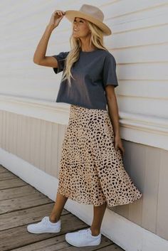 Simple Spring Outfits, Modest Summer Outfits, Leopard Print Skirt, Outfit Trends, Mode Inspo, Print Skirt, Looks Style, Casual Summer Outfits, Mode Inspiration