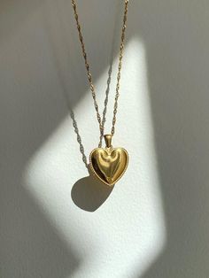 Sweet and chic gold heart necklace, drawing inspiration from the 90s rom-com movies. This classy heart pendant necklace is perfect for adding a little charm to your special holiday occasions. ♡MATERIAL♡ 18k gold PVD coated stainless steel, anti-tarnish and waterproof ♡NECKLACE LENGTH♡ 16" + 2" extender, singapore chain, the necklace length can be adjusted to 18" max ♡PENDANT MEASUREMENT♡ 22mm*22mm(W*H) ♡SHIPPING♡ - We ship the next business day - Canada: 2-15 business days - U.S orders : 4-6 bus Waterproof Necklace, Necklace Drawing, Pendant Necklace Vintage, Necklace Heart, Gold Heart Necklace, Necklace Vintage, Style Statement, Gold Heart, Heart Pendant Necklace