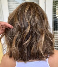 Medium Length Haircuts, Haircuts For Thick Hair, Golden Brown Hair, Thick Hair Cuts, Hairstyles Ponytail, Lob Hairstyle, Haircut For Thick Hair, Medium Hair Cuts