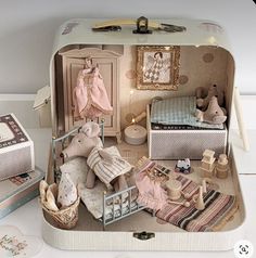 Dollhouse Suitcase, Maileg Furniture, Maileg Doll House, Calendar Inspiration, Ikea Dollhouse, Travel Dollhouse, Doll Suitcase, Room Box Miniatures