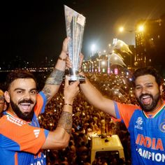 Virat Kohli and Rohit Sharma lifting the World Cup trophy at the Marine Drives. 🏆 World Cup Trophy, Cricket Wicket, Cricket Update, Victory Parade, India Cricket Team, India Win, Cricket Score