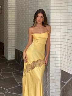 Prom Dress Inspo, Prom Dresses Yellow, Prom Inspo, Prom Dress Inspiration, Cute Prom Dresses, فستان سهرة, Pretty Prom Dresses, Elegant Dresses For Women, Midi Dress Party