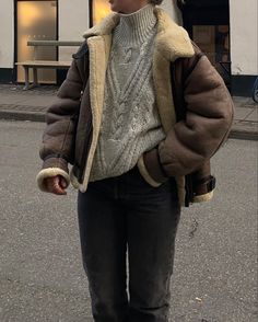 Shearling Jacket Outfit, Fits For Winter, Downtown Outfits, Cold Fits, Sheepskin Jacket, Autumn Fits, Casual Day Outfits, Jacket Outfit, Fall Fits