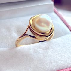 Estate Vintage 18 Gold And Pearl Ring. Size 5.5 14k Stamped Pearl Ring As Gift, 14k Gold Hallmarked Pearl Ring, Timeless Yellow Gold Pearl Ring Gift, 14k Gold Pearl Ring Stamped 14k, Elegant Yellow Gold Round Pearl Ring, High Luster Oval Pearl Ring, Elegant Hallmarked Round-cut Pearl Ring, Elegant Hallmarked Round Pearl Ring, Elegant Hallmarked Round Cut Pearl Ring