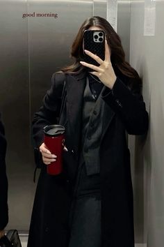 Model Aesthetic Faceless, Black Trenchcoat Outfit Women, Exam Week Outfits, Straight Posture Aesthetic, Busy Woman Aesthetic, Corporate Girly Aesthetic, Bossy Girl Aesthetic, Busy Girl Aesthetic, Consulting Aesthetic