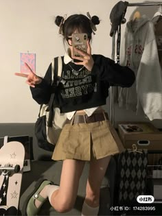 Grunge Outfit Aesthetic, Beige Skirt Outfit, Casual Outfits Cute, Douyin Fashion, Korean Fashion Black, Black Skirt Outfits, Outfit Ideas Fashion, Grunge Outfit, Beige Skirt