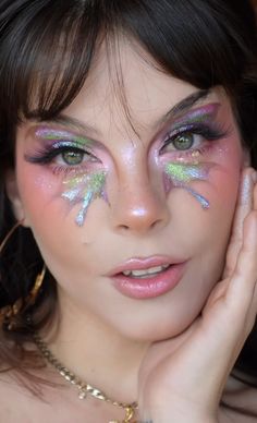 Dragonfly Makeup Halloween, Fairy Core Makeup Looks, Mythical Creature Makeup, Aquarium Makeup, Hada Makeup, Dragonfly Makeup, Moth Makeup, Maximalist Makeup, Burlesque Makeup