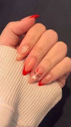 Celebrate the holiday season in style with these cute Christmas nails and designs, including festive nail art ideas that you can DIY at home! Holiday Nail Designs Winter French Tips, French Nail Christmas, Simple Almond Christmas Nails, Reindeer Nails Designs, Christmas Nails French Tip Holidays, Holiday Nail Designs Winter, Diy Christmas Nail Designs, Nagel Inspiration, Reindeer Nails