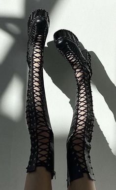 Shoe Inspo, New Rock, Alt Fashion, Alternative Outfits, Pretty Shoes, Dream Shoes, Edgy Outfits