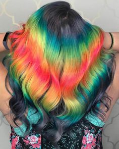 Shine Line Hair Is The Newest Trend Going Viral On Instagram Hidden Rainbow Hair, Wavy Rainbow, Holographic Hair, Brown Ombre Hair, New Hair Trends, Dye Hair, Multicolored Hair, Beautiful Hair Color, Funky Hairstyles