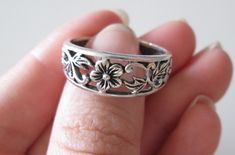 Sterling silver Vintage carved flower band ring, size 11 (see pictures) The weight is  3.9 g Size 11 Stamped 925 Please also check my other items on sale, thank you for looking! Jewelry Board, Flower Band, Jewelry Boards, Unisex Watches, Birthday List, Vintage Turquoise, Turquoise Sterling Silver, Sterling Silber, Band Ring