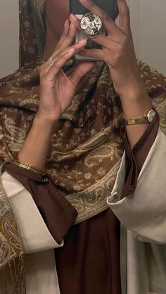 Brown Outfit Aesthetic Hijab, Arab Outfit, Scarf 2023, Scarves Design, Khaleeji Abaya, Pashmina Hijab, Abaya Outfit, Hijabi Fits, Mode Zara