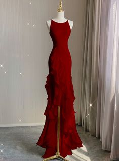 Long Fanc Dresses, Ute Prom Dress, Beautiful Classy Prom Dresses, Red Beautiful Prom Dresses, Special Ocasion Dresses, Prom Dresses Minimalistic, Ref Prom Dresses Long, Modern Day Prom Dresses, Prom Dress For Birthday