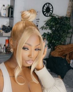 2023 Hair Trends For Women Black Woman, Blonde Ponytail Black Women, Blonde Hair Black Women, Hair Glue, Lace Fronts, Honey Blonde Hair, Hair Laid, Hair Ponytail Styles, Hair Crush