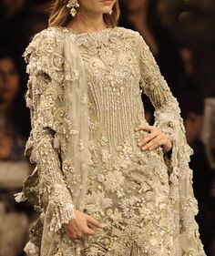 Pent Design For Women, Pent Design, Walima Brides, Winter Haute Couture, Elan Bridal, Pakistani Dresses Party, Simple Wedding Dress Casual, Pakistani Formal Dresses