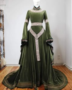 Fair Outfits, Medieval Clothes, Lady Of The Lake, Fantasy Clothes, Fantasy Dresses, Royal Outfits, Medieval Dress, Fantasy Gowns, Fairytale Dress