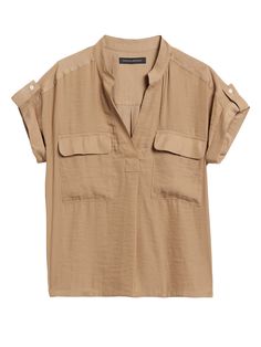 Boxy Safari Shirt | Banana Republic Tiana Outfit, Casual Fashion Women, Spring Summer Capsule Wardrobe, Safari Chic, Clothes For Work, Safari Shirt, Trench Coat Outfit, Wardrobe Designs, Fabric Skirt