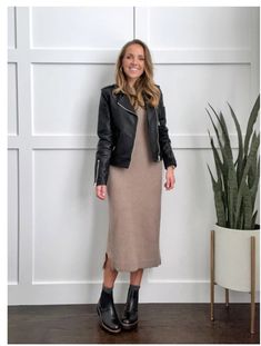 Boots With A Dress, Dress Boots Outfit, Chelsea Boots Outfit, Mode Inspo, Casual Winter Outfits, Autumn Outfit, Black Leather Jacket