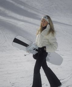 Ski Outfit Ideas, Ski Outfit For Women, Ski Fits, Artist Hue, Winter Vacation Outfits, Shea Marie, Stylish Business Casual, Quotes Confidence