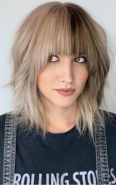 lob haircut with bangs, lob haircut, textured lob haircut Split Hair Color Ideas Short, Blond Color Block Hair, Split Hair Color With Bangs, Split Dye Hair Natural Colors, Color Blocking Blonde Hair, Two Tone Hair Short, Half Split Hair Color, Half Half Hair Color, Split Color Hair