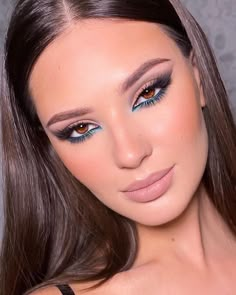 Blue Eye Makeup Looks, Blue Makeup Ideas, Blue Make Up, Make Up Blue, Maquillage Yeux Cut Crease, Makeup Ojos, Blue Makeup Looks, Wedding Eye Makeup