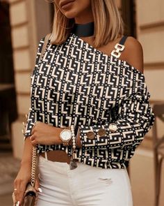 Turtleneck Tunic, Idea Style, Interesting Buildings, Chic Type, Shoulder Chain, Long Sleeve Knit Tops, Casual Chic Style, Trend Fashion, Chic Me