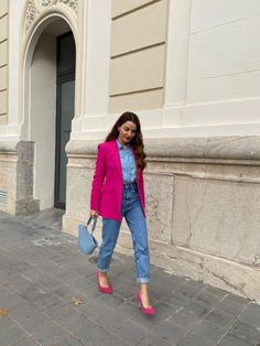 Fuchsia Outfit, Denim Shirt Outfit, Blazer And Jeans, Mom Jeans Outfit, Denim On Denim, Zara Outfit, Pump Heels