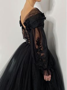 Alternative Bride Dress, Black Wedding Gowns, Gothic Wedding Dress, Style Gothic, Floral Wedding Dress, Wedding Dresses Corset, Evening Dress Fashion, Outfit Black