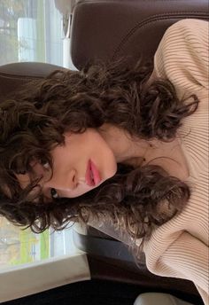 Curly Brown Hair With Bangs, Curly Hair Down, Wispy Bangs Curly Hair, Bangs Brown Hair, Mrs Bella, Color Natural Hair, Curly Haircut