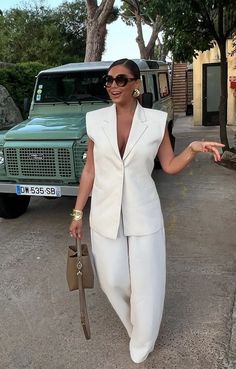 Elegant Chic Capsule Wardrobe, White With A Touch Of Gold Outfit, Cream Colored Outfits For Women, Summer Dubai Outfit, Nude Formal Outfit, Court House Wedding Outfits Women, Wine Farm Outfit Summer, Sheek Outfits Classy, Capsule Summer Wardrobe 2024