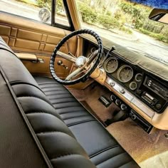 the interior of an old car is clean and ready to be used