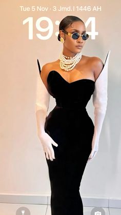 Black Dress Formal, Cocktail Attire, Dark Skin Women, Vintage Glam, Black N White Dress, Red Carpet Dresses, Black Cocktail Dress, Black Tie, Dress To Impress