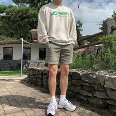 Crewneck Outfit Men, Crewneck Outfit, Ootd Streetwear, Mens Shorts Outfits, Pants Outfit Men, Mens Casual Dress Outfits