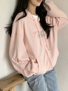 Korean Street Fashion Women Winter, Zip Hoodie Outfit Woman, Korean Street Fashion Women, Korean Hoodies, Pink Hoodie Outfit, Zip Hoodie Outfit, Korean Hoodie, Hoodie Korean, Korean Winter Outfits