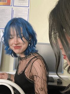 Blue Hair For Short Hair, Blue Hair Color Shorthair, Short Blue Wolfcut, Blue Hair On Short Hair, Dyed Hair 2 Colors, Hair Dye Colors Blue, Blue Wolfcut Hair, Short Blue Hair Styles, Cute Blue Hairstyles