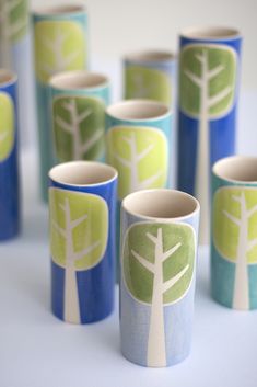 there are many cups that have trees on them