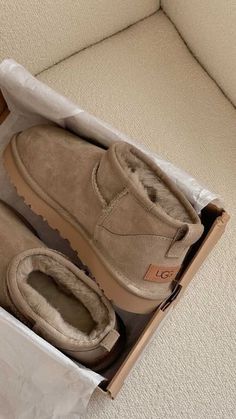 Ultra Mini Uggs, Stile Blair Waldorf, Ugg Ultra Mini, Ugg Mini, Uggs Outfit