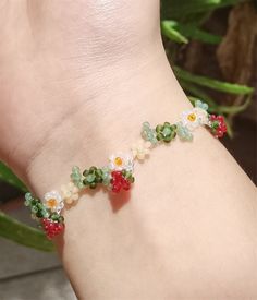 Bridesmaid Bracelet Gift, Pearl Bridesmaid Jewelry, Bracelets Design, Beads Bracelet Design, Handmade Jewelry Tutorials, Funky Jewelry, A Bracelet, Flower Bracelet, Red Flower